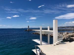 Le Plongeoir, restaurant de cuisine méditerranéenne sur le bord de mer à Nice