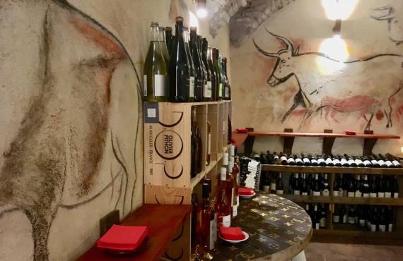 La Cave du Cours, cave er bar à vins dans le Vieux Nice (fresque)
