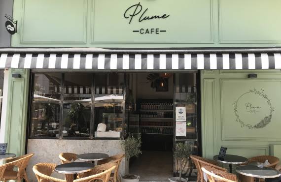 Plume café, restaurant et traiteur dans le quartier de la Californie à Nice (Devanture)