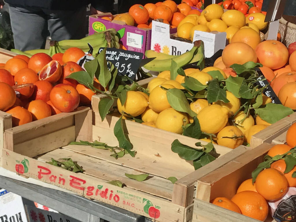 Local market, city guide love spots (lemons)
