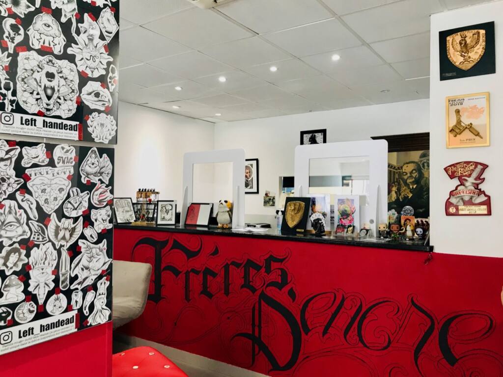 Freres d'encre, tattoo parlor, city guide love spots (interior)
