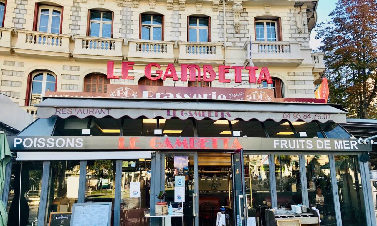 Le Gambetta, historique brasserie in Nice, city guide love spots (facade)