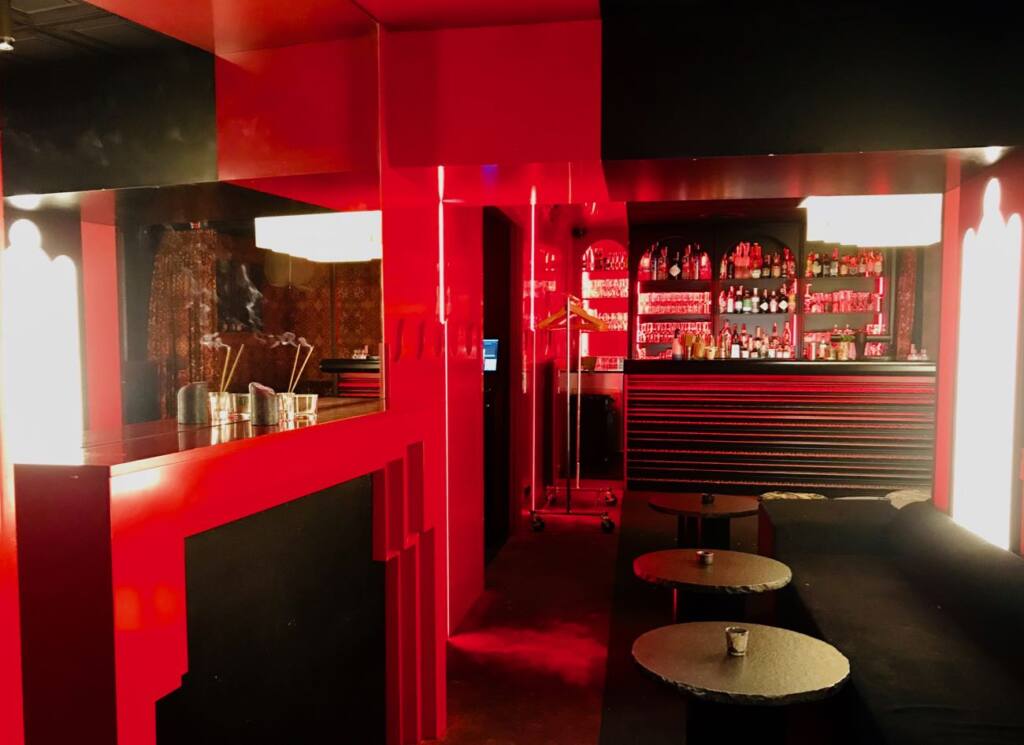 Eros : restaurant, bar et club à Nice (tables)