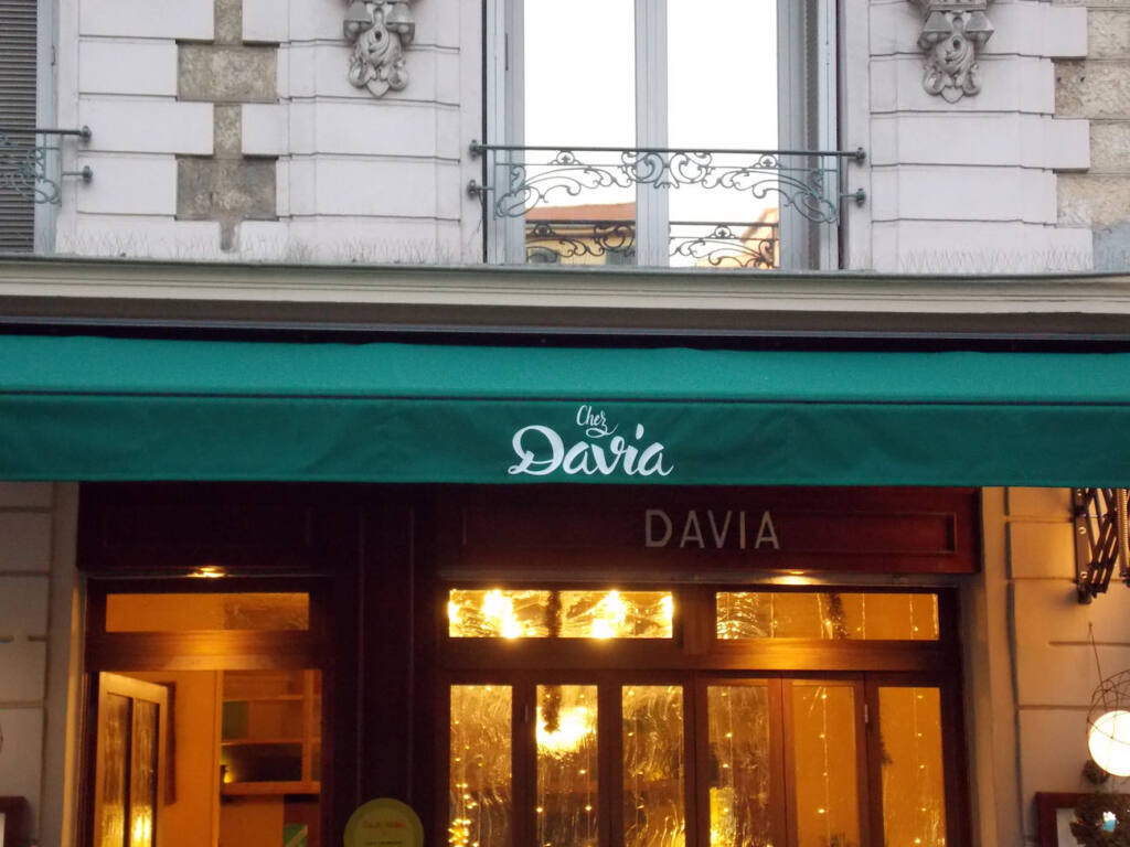 Chez Davia, family Niçois restaurant, love spots Nice (frontage)