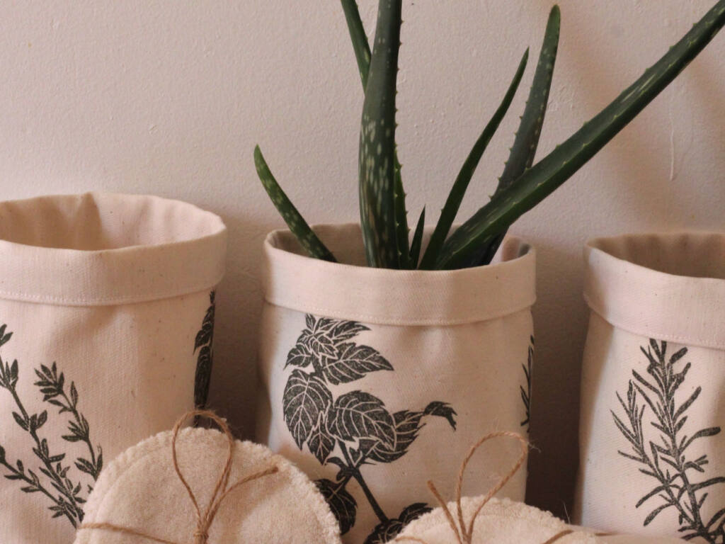 Sphère sauvage, illustrations plantes sauvages et accessoires textiles, Nice (pots en tissu)