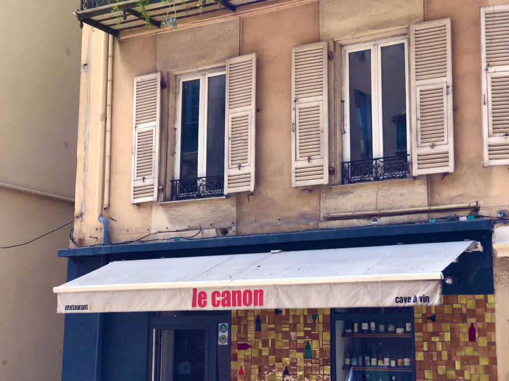 Le Canon, Wine bar and food cellar in Nice, city guide love spots (frontage)