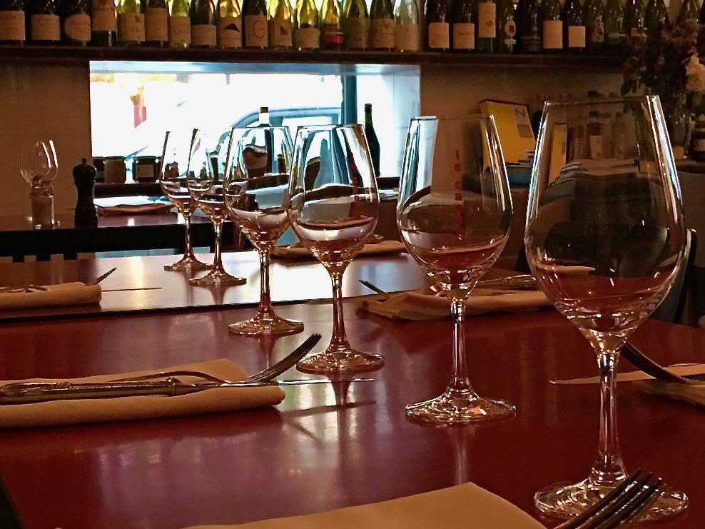Le Canon, cave à manger et bar à vins natures Nice (table)