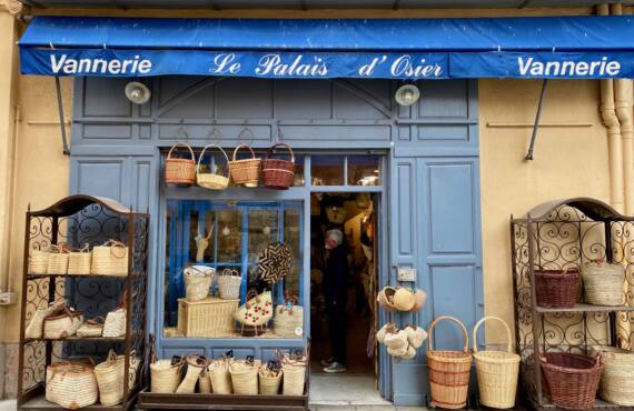 Le Palais d'Osier, Shop and workshop with basket weaving and cane craft, city guide love spots Vieux-Nice (facade)