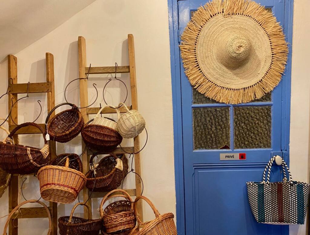 Le Palais d'Osier, Shop and workshop with basket weaving and cane craft, city guide love spots Vieux-Nice (hats)