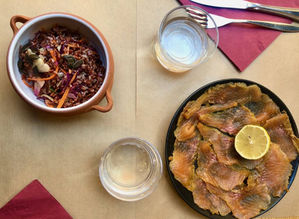 Brut : organic restaurant, wine cellar and deli in Nice (smoked salmon)
