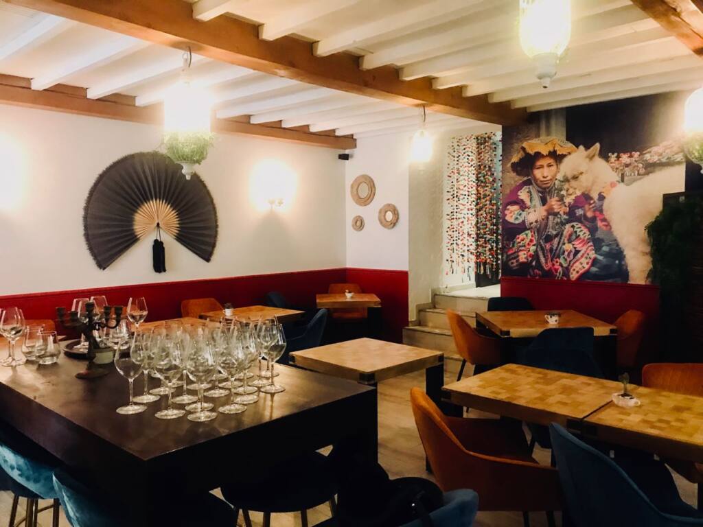 Hacienda : restaurant et bar à tapas avec cuisine sud-américaine à Nice (table)