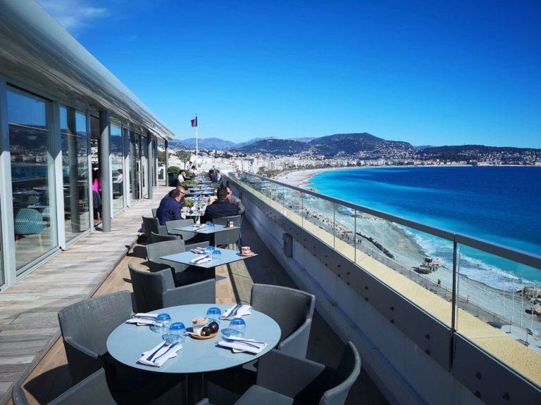 Calade par Julia Sedefdjian : restaurant et rooftop de l'hôtel Radisson de Nice (vue mer))
