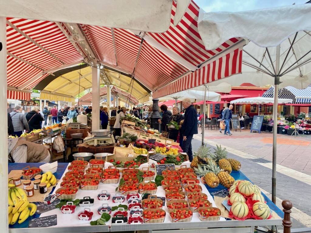 Local market, city guide love spots (food)