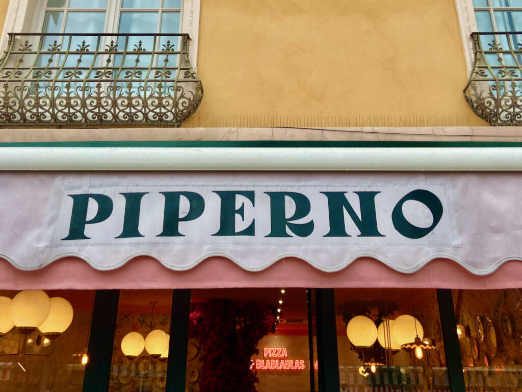 Neapolitan pizzeria (frontage)