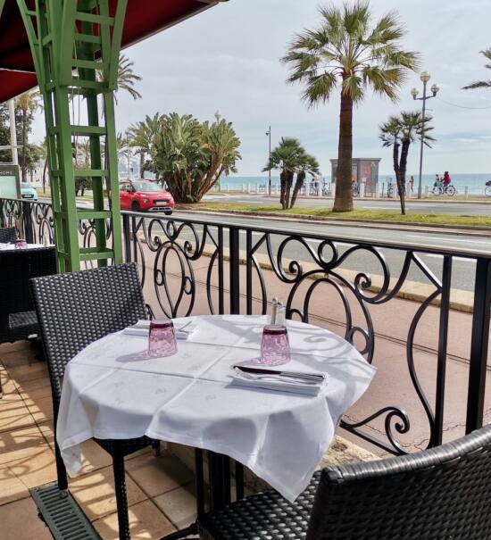 Le Siècle : brasserie méditerranéenne de l'hôtel West End sur la Promenade des anglais (vue mer)