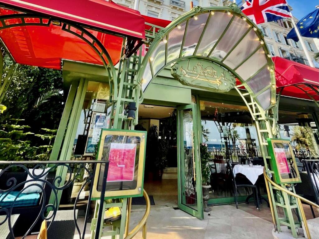 Le Siècle - Restaurant at the Hôtel West-End in Nice - City Guide Love Spots (entrance)