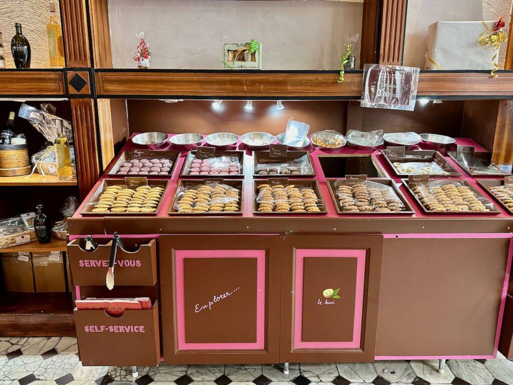 L'Art Gourmand : confiseries, chocolats et salon de thé dans dans le Vieux-Nice  (gâteaux)