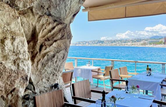 Les Bains du Castel, restaurant en bord de mer (terrasse)