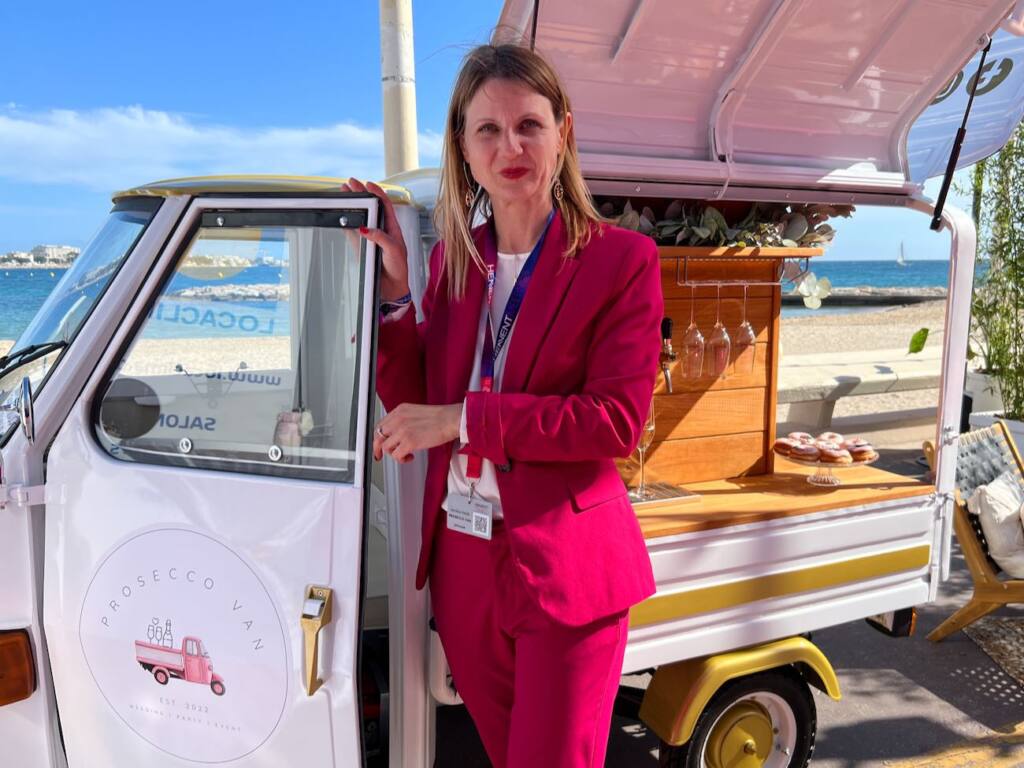 Prosecco Van, mobile bar in Nice, city guide love spots (the staff)
