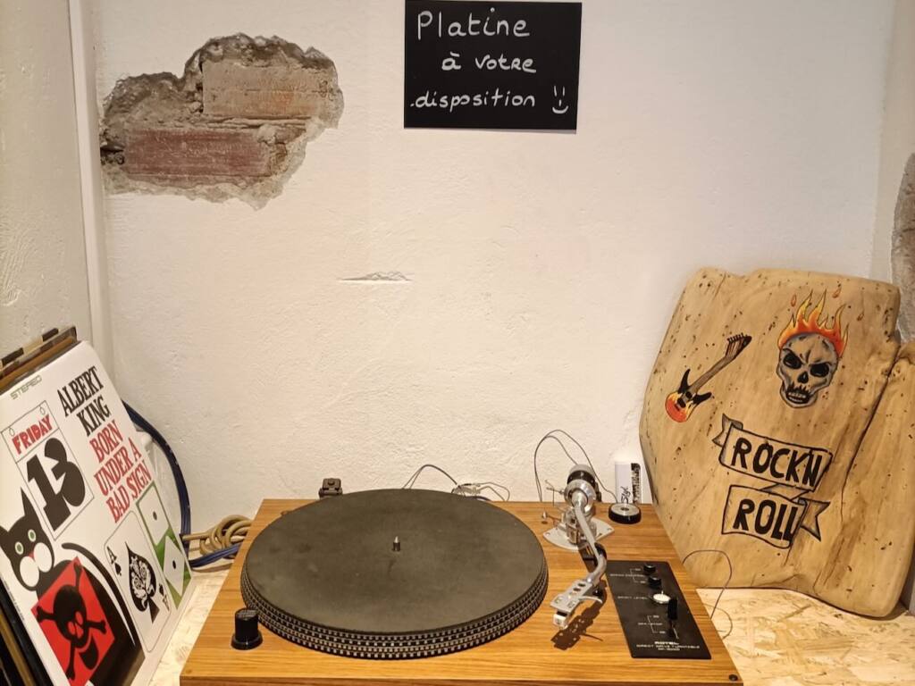 Hit à Nissa, bar-restaurant musical à Nice (vinyle)