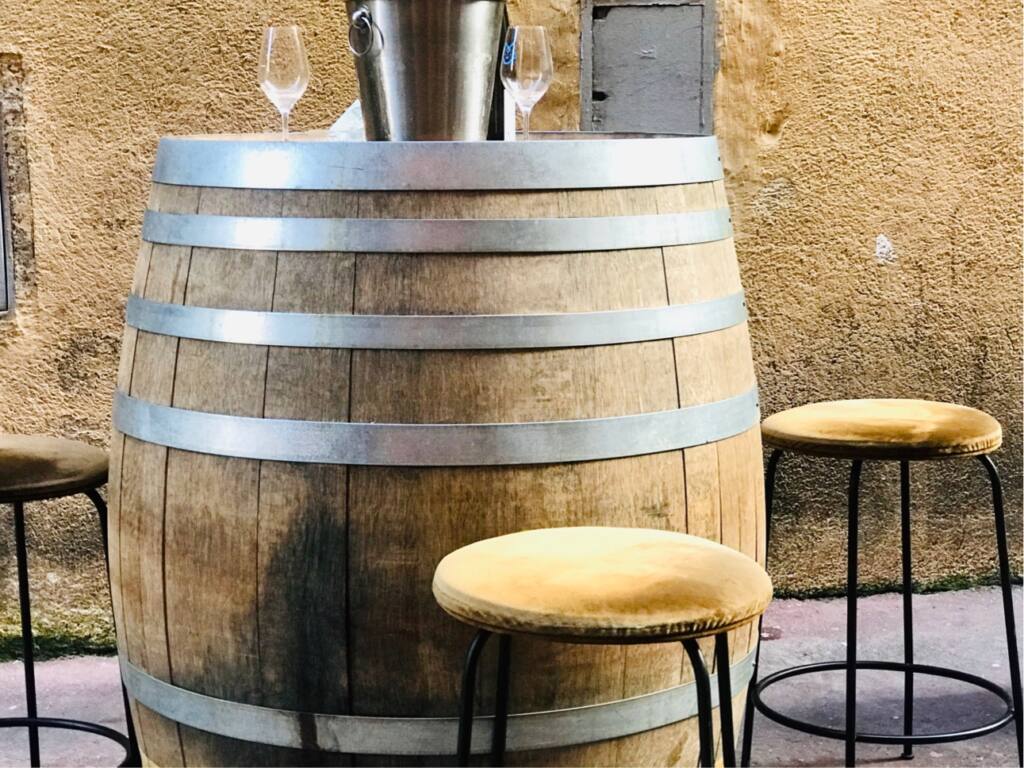 Barrique: cave et bar à vins naturels et à tapas dans le Vieux Nice (mange-debout)