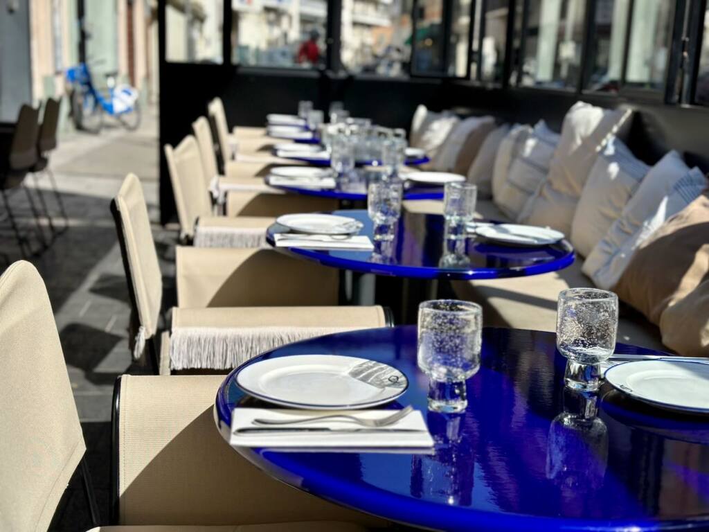 Peixes Bonaparte - Fish restaurant in Nice - City Guide Love Spots (tables)