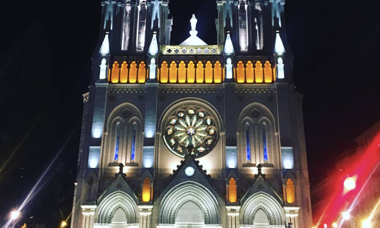 Les Plus beaux édifices religieux de Nice (Basilique la nuit))