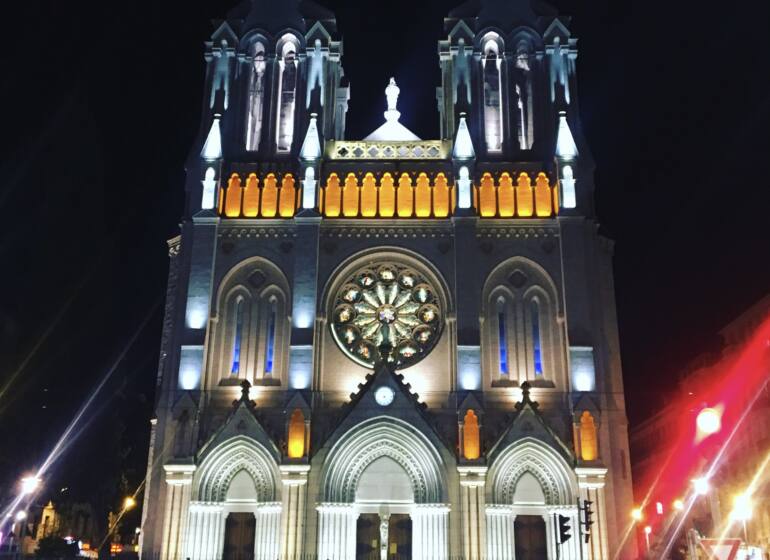 Les Plus beaux édifices religieux de Nice (Basilique la nuit))