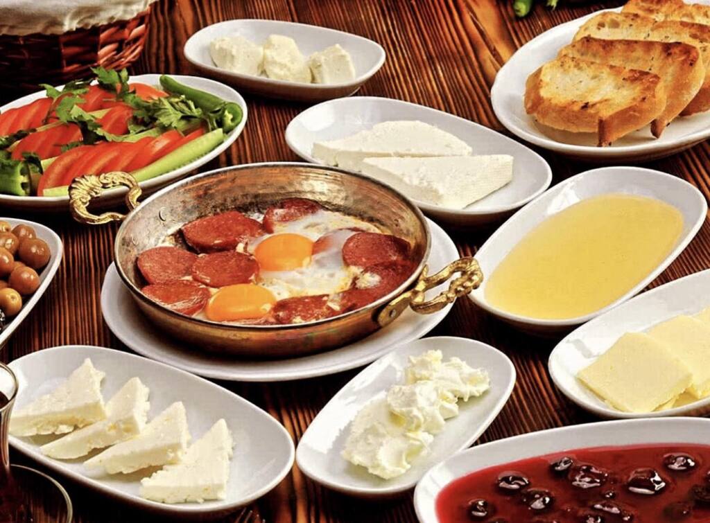 Güz’el - Turkish, Greek and Armenian specialities in Nice - City Guide Love Spots (dishes)