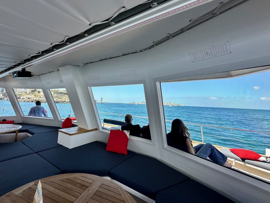 AMC Cap Grace propose une flotte de catamarans de croisière côtière à Nice, Saint Raphaël, Hyères et Marseille (avant)