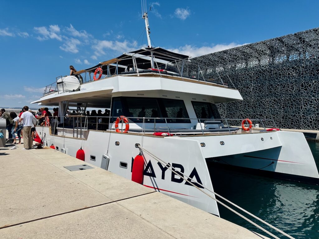 AMC Cap Grace propose une flotte de catamarans de croisière côtière à Nice, Saint Raphaël, Hyères et Marseille (mucem)