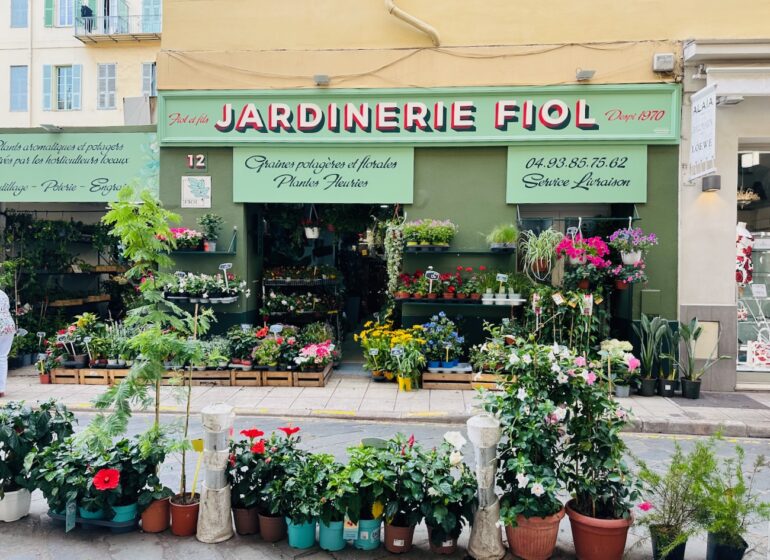 la Jardinerie Fiol, située dans le Vieux Nice, le parfait endroit pour acheter plantes, graines, fleurs et accessoires de jardinerie.