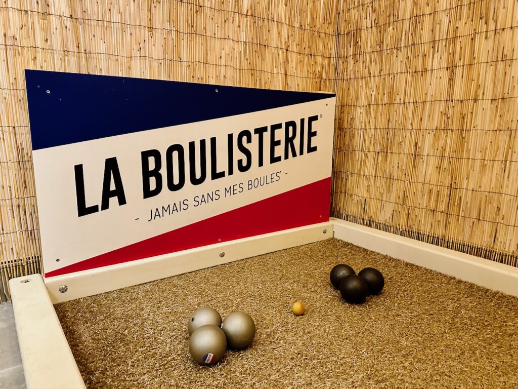 La boulisterie store est un concept-store lifestyle autour de la pétanque dans le Vieux-Nice (terrain de pétanques)