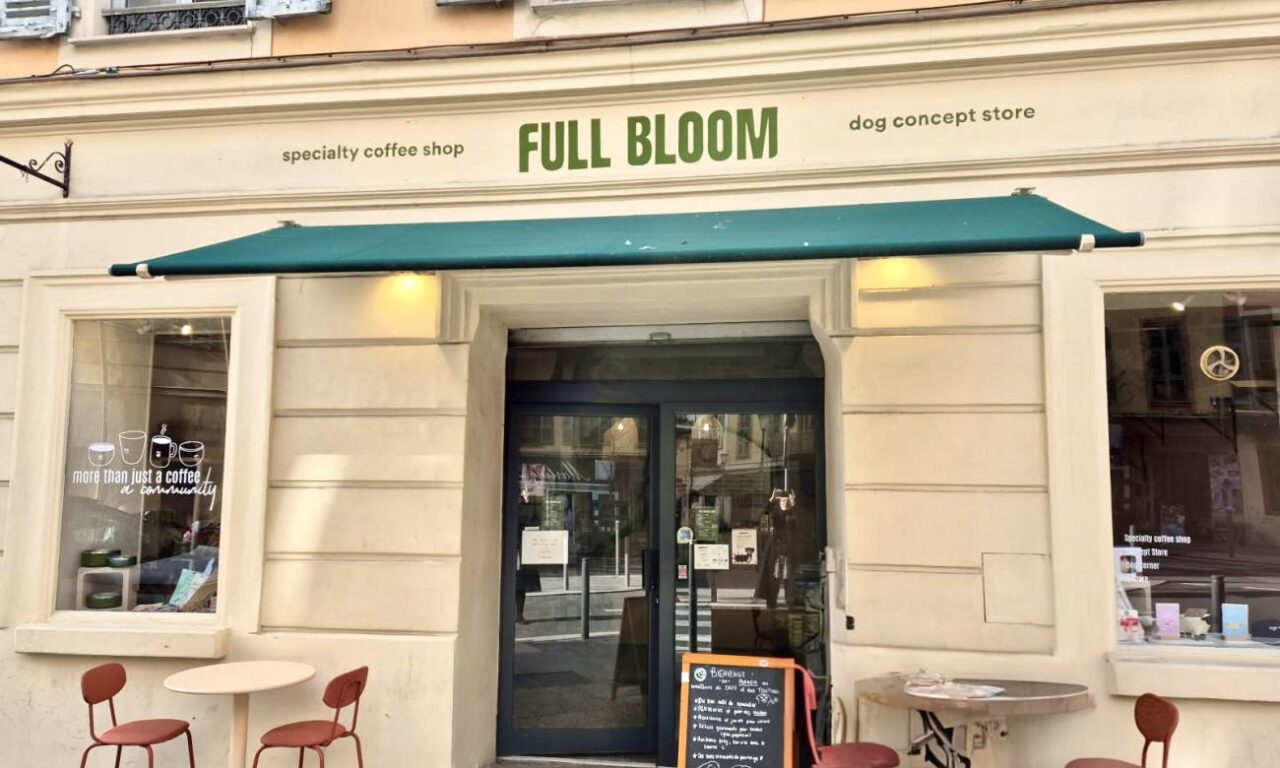 Full Bloom Café : café de spécialités et concept store canin à Nice.