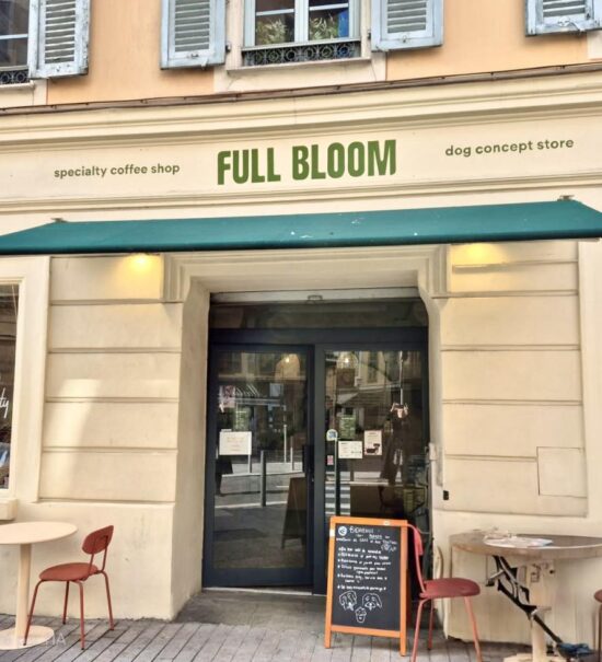 Full Bloom Café : café de spécialités et concept store canin à Nice.