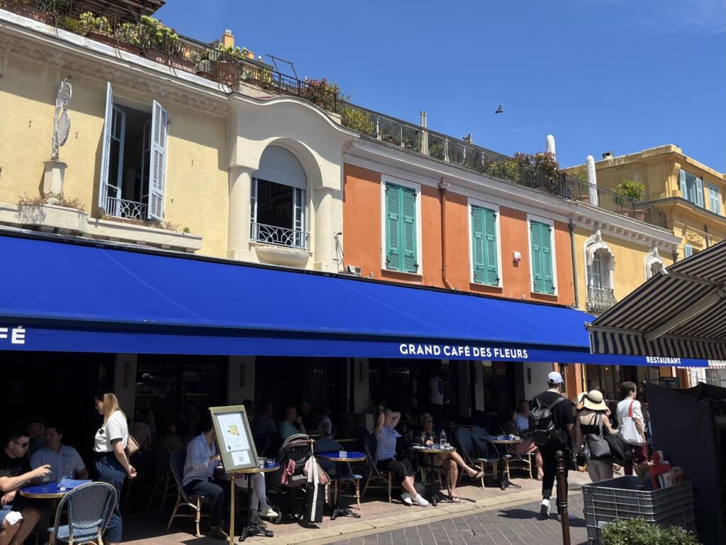 Le Grand Café des Fleurs : café/restaurant méditerranéen/bar à cocktails à Nice