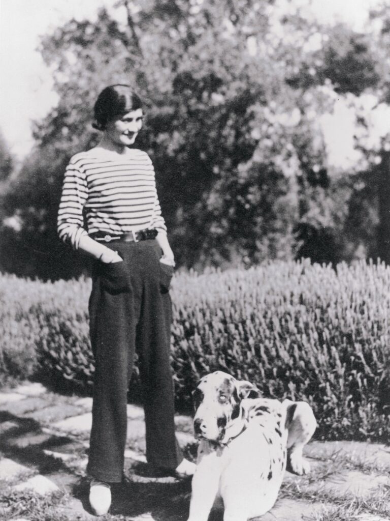 Les années folles de Coco Chanel est une exposition à la Villa Paloma, nouveau musée national de Monaco qui explore le rôle décisif de Gabrielle Chanel dans les mutations culturelles des années 1920 (gabrielle chanel)