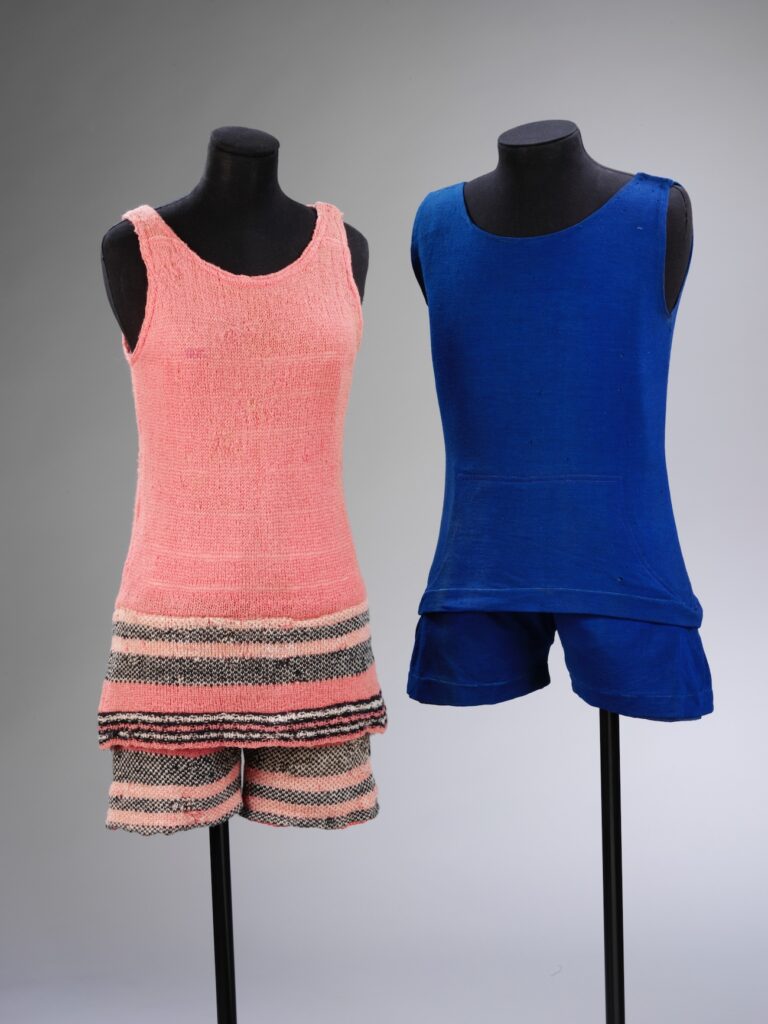 Les années folles de Coco Chanel est une exposition à la Villa Paloma, nouveau musée national de Monaco qui explore le rôle décisif de Gabrielle Chanel dans les mutations culturelles des années 1920 (maillot de bain)