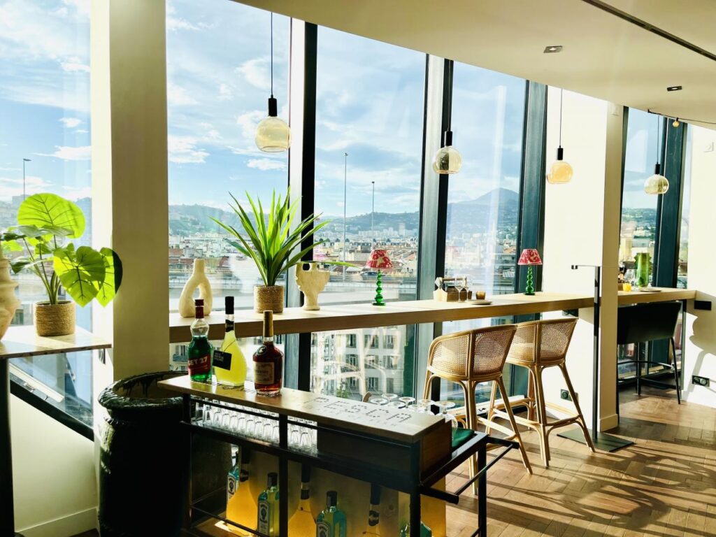 Pesca : restaurant de poissons et bar rooftop à Nice.