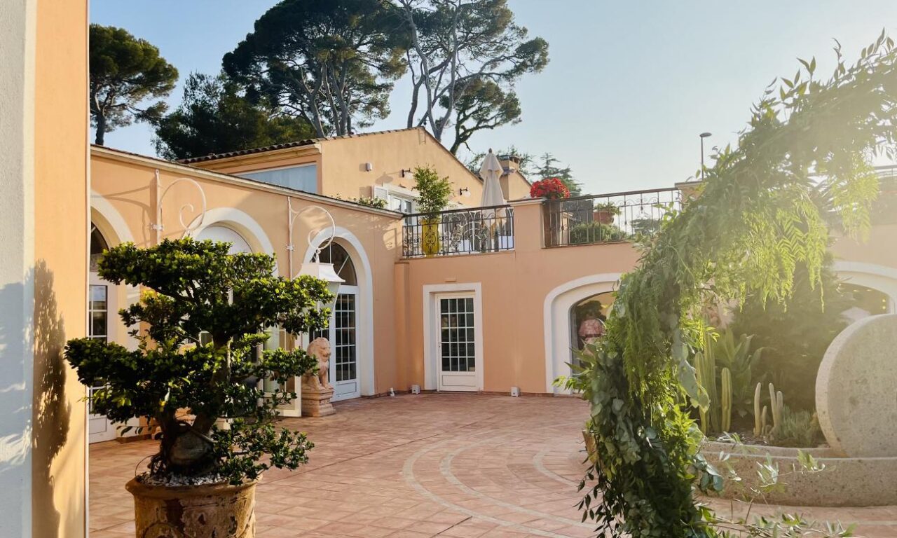 Villa Miraé : hôtel 5 étoiles et restaurant gastronomique au Cap d'Antibes.