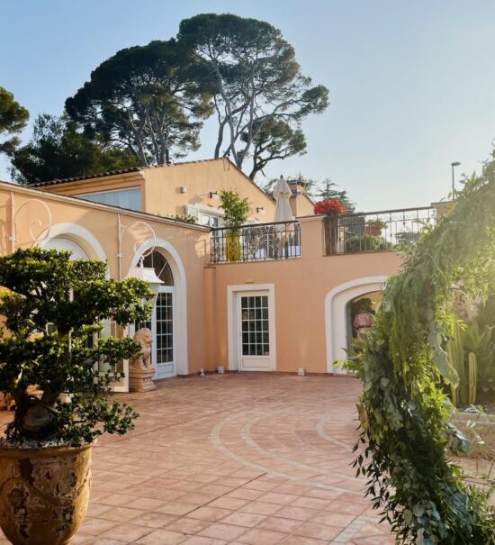 Villa Miraé : hôtel 5 étoiles et restaurant gastronomique au Cap d'Antibes.