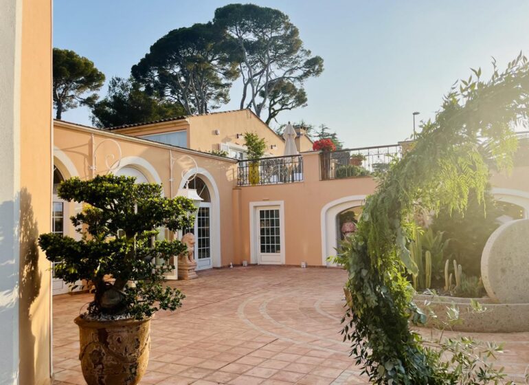 Villa Miraé : hôtel 5 étoiles et restaurant gastronomique au Cap d'Antibes.