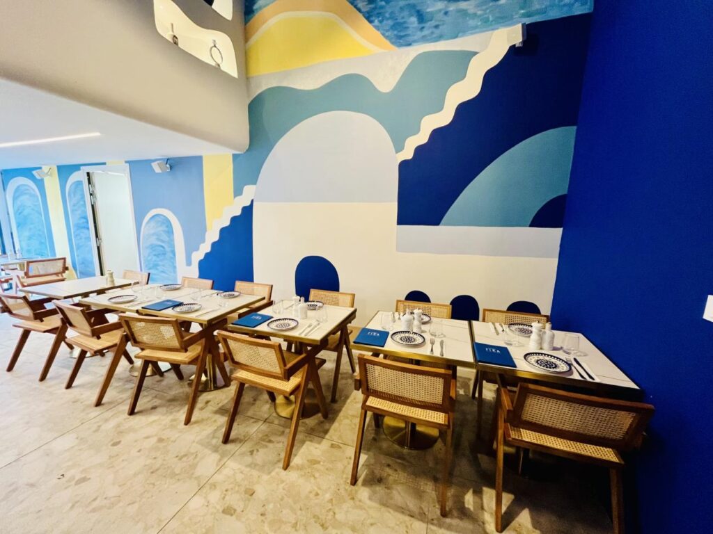 Fira Taverne grecque : restaurant grec-Traiteur-Bar à cocktail à Nice (salle à manger).