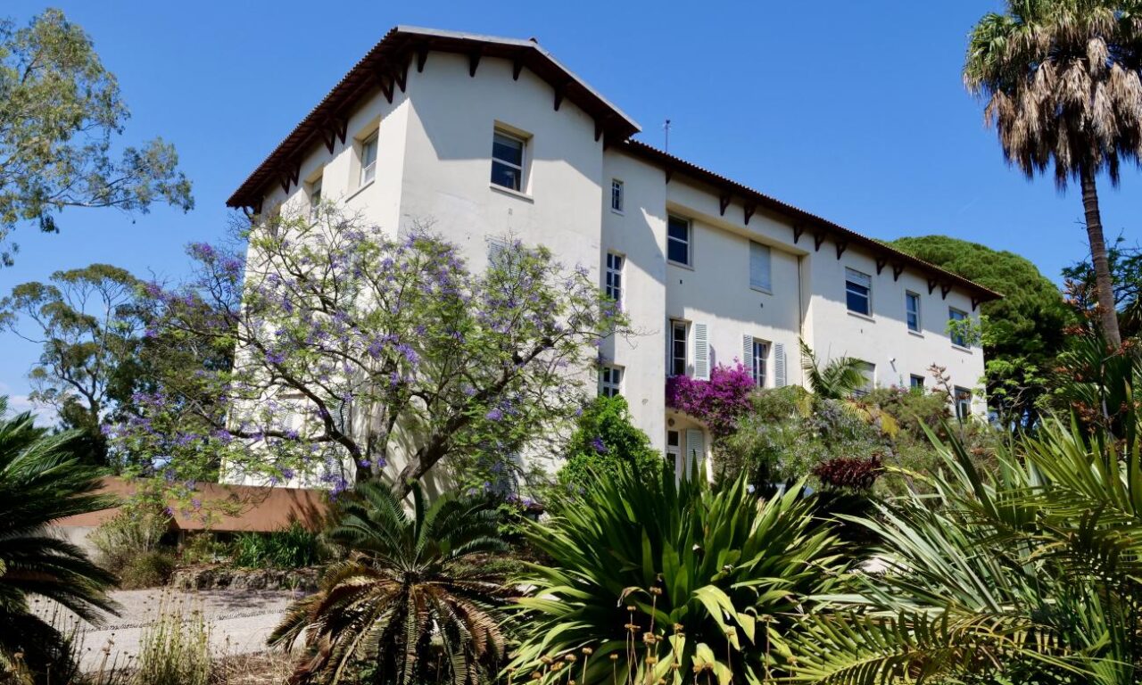 Jardin de la Villa Thuret à Antibes (Vue villa)