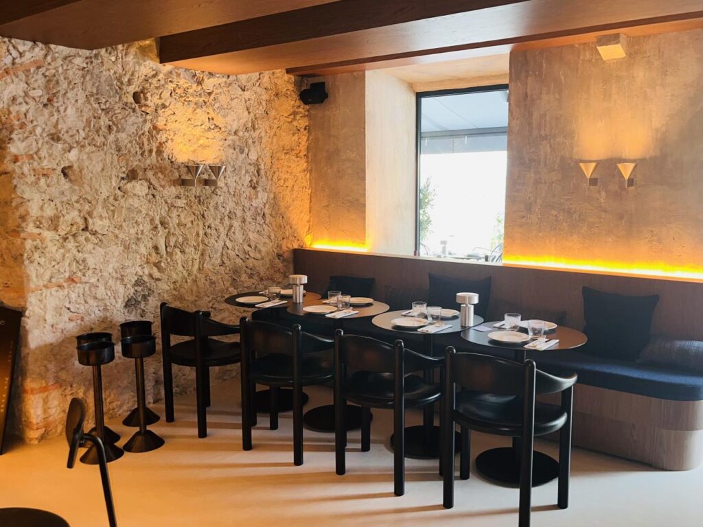 La Cave de Peixes : Cave-Bar à vin et à manger à Nice (intérieur murs bruts)