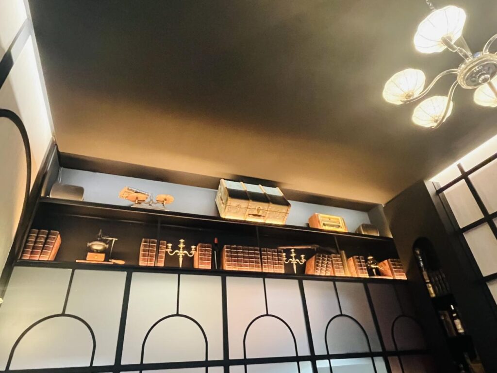 Jadis : Bistrot contemporain et bar à vin à Nice (détails décoration).