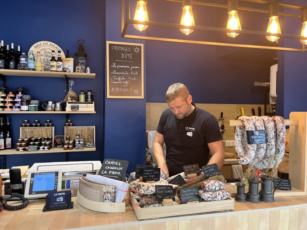 La From': fromagerie et épicerie fine à Nice ( Damien Atibard au comptoir).
