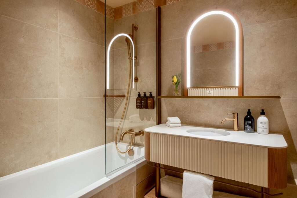 Le Soleia :Boutique-Hôtel quatre étoiles à Nice (salle de bain).