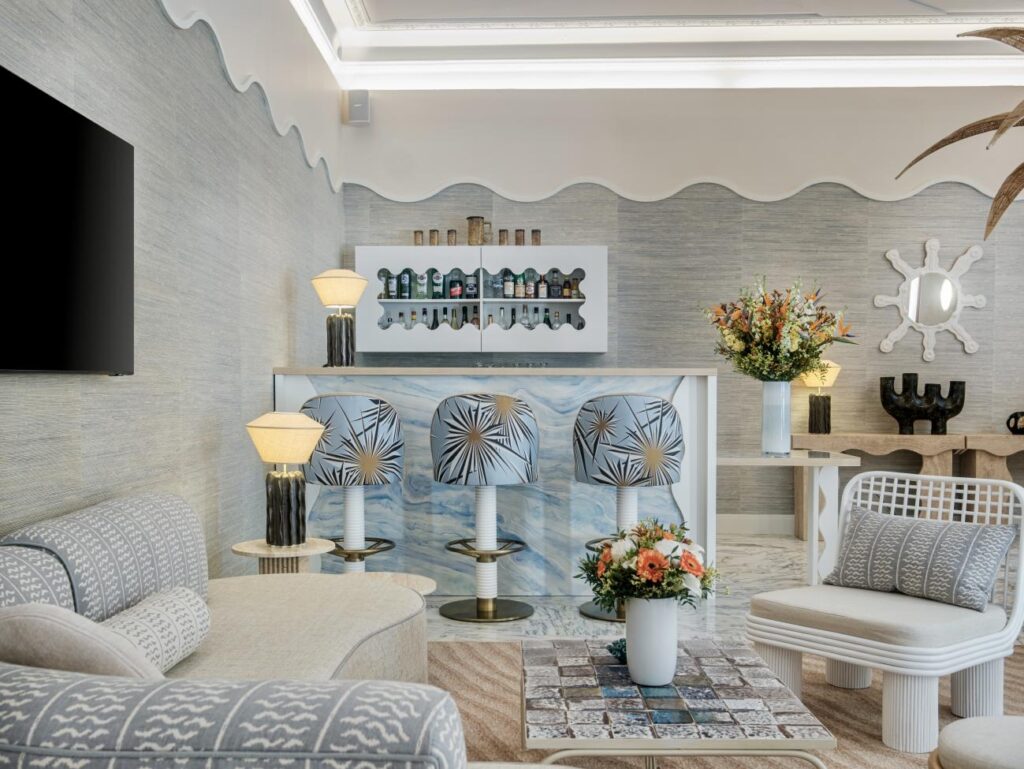 Le Soleia :Boutique-Hôtel quatre étoiles à Nice (lobby et bar).