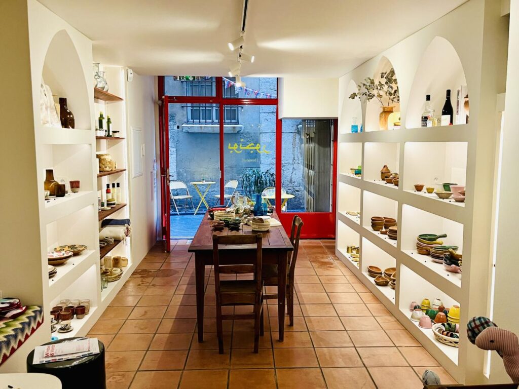 Shababik : concept store - café - bar à vin levantin à Nice (plan boutique et coin terrasse).